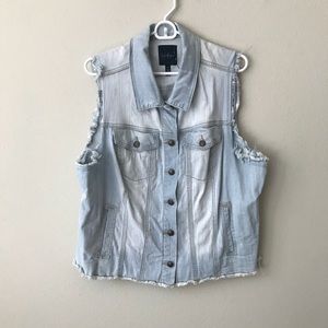 Plus size denim vest w/ frayed edge